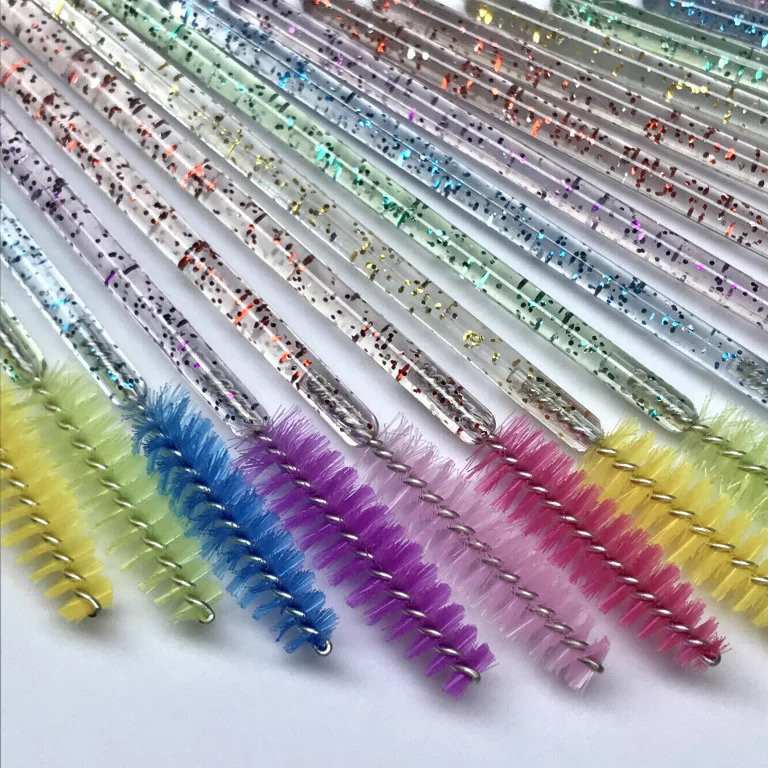 Eyelash brushes in various colors (50 pieces per pack)
